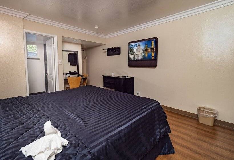 فندق على الطريق Travelodge By Wyndham Sacramento Convention Center