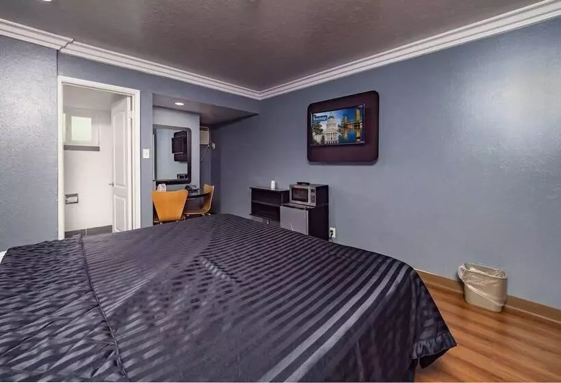 モーテル Travelodge By Wyndham Sacramento Convention Center