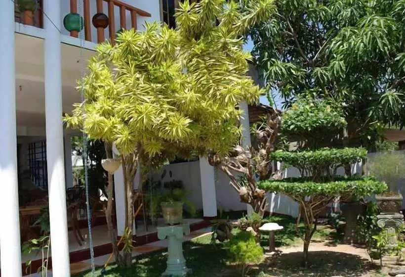 Pension (Hôtel basse catégorie) Castle Bay Resort