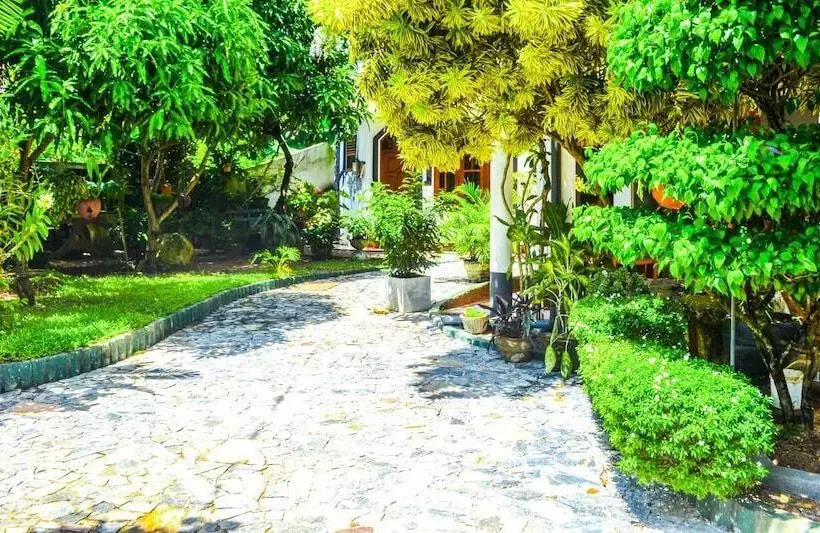 Pension (Hôtel basse catégorie) Castle Bay Resort