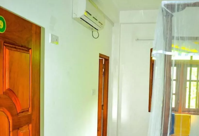 Pension (Hôtel basse catégorie) Castle Bay Resort