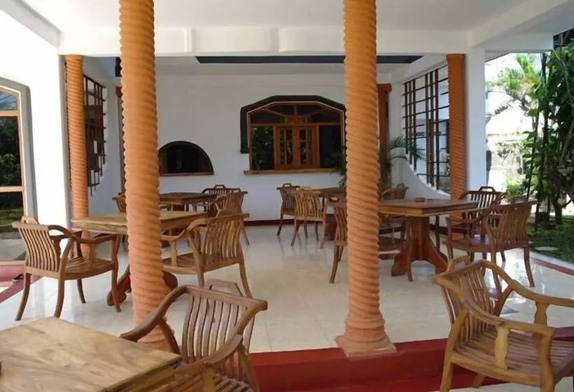 Pension (Hôtel basse catégorie) Castle Bay Resort