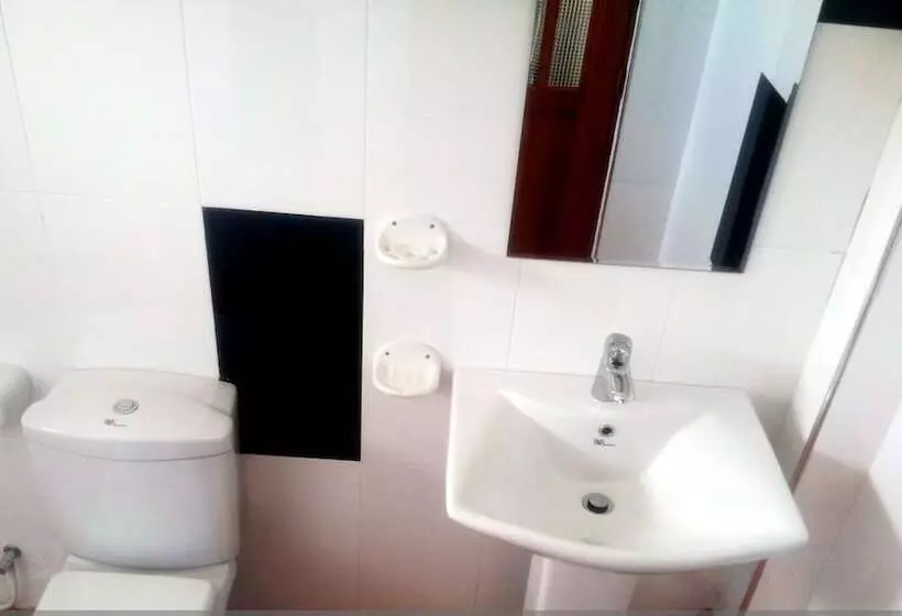 Pension (Hôtel basse catégorie) Castle Bay Resort