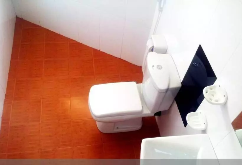 Pension (Hôtel basse catégorie) Castle Bay Resort