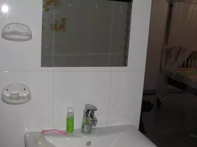 Pension (Hôtel basse catégorie) Castle Bay Resort