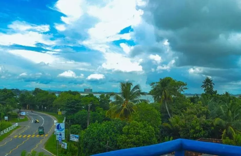 Pension (Hôtel basse catégorie) Castle Bay Resort