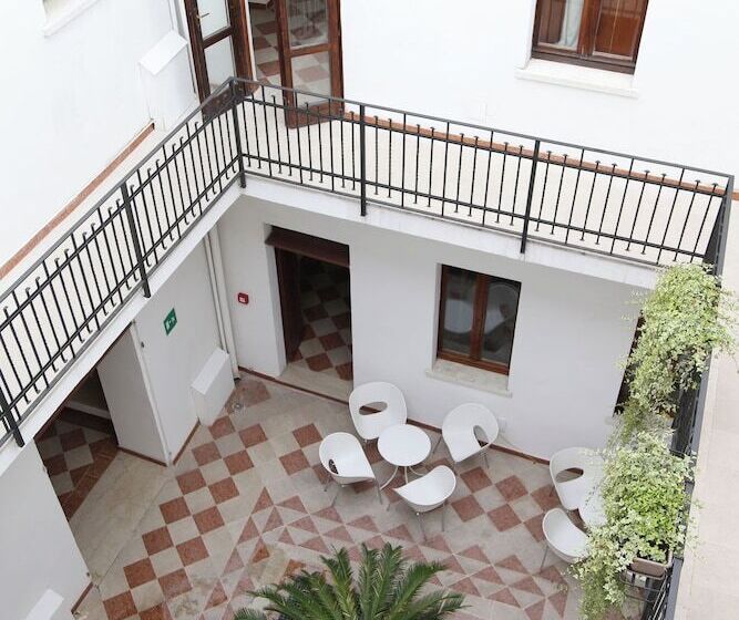 بنسيون Residenza Accademia