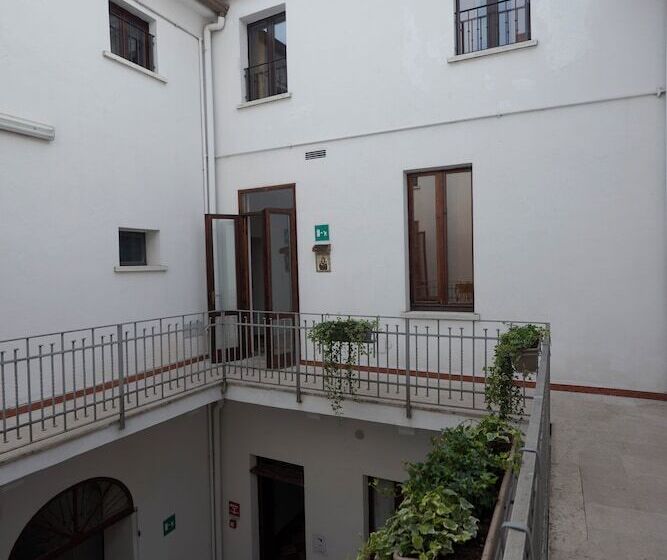 بنسيون Residenza Accademia