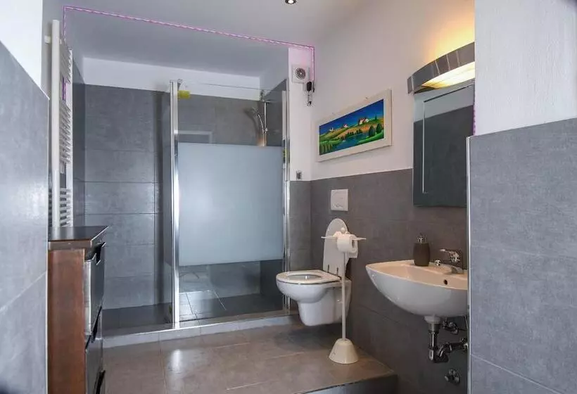 تختخواب و صبحانه Stop & Sleep Bergamo