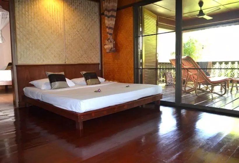 Green Coconut Village