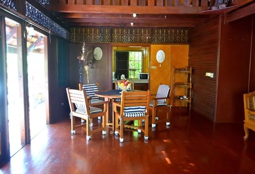 Green Coconut Village