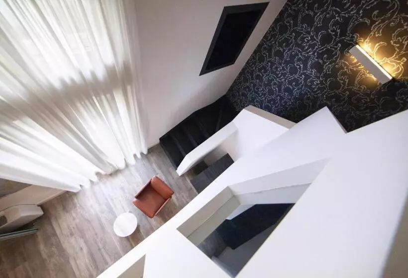 Hotelli Al Campanile   Luxury Suites & Apartments