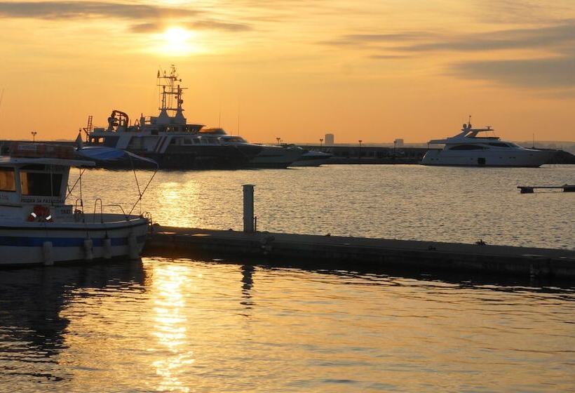 ホテル Boutique Troy