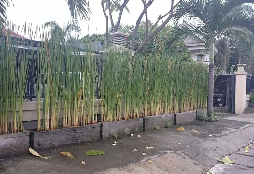 ホテル Catur Warga