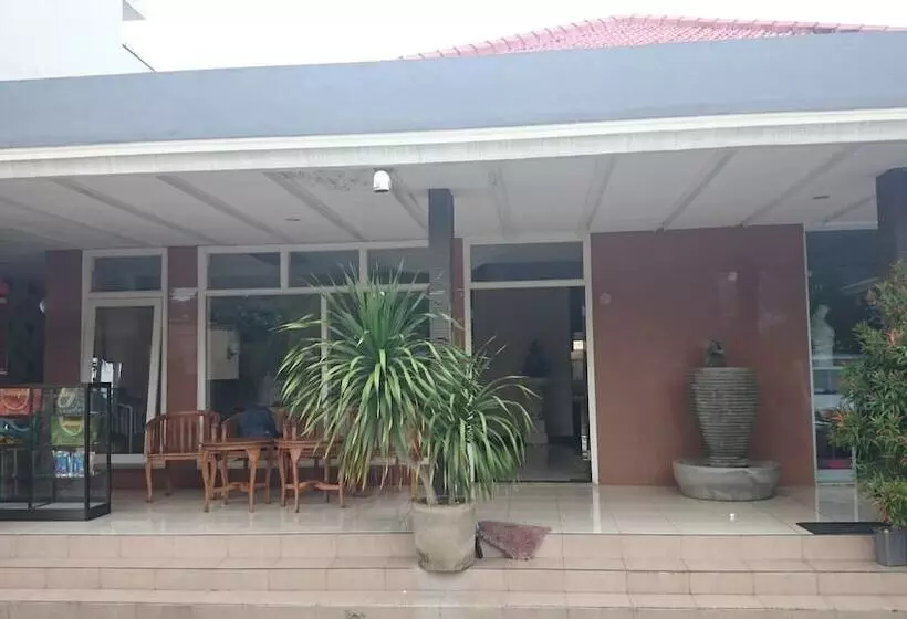 ホテル Catur Warga