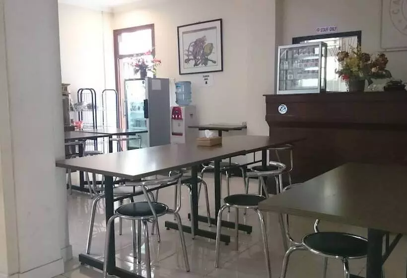 ホテル Catur Warga