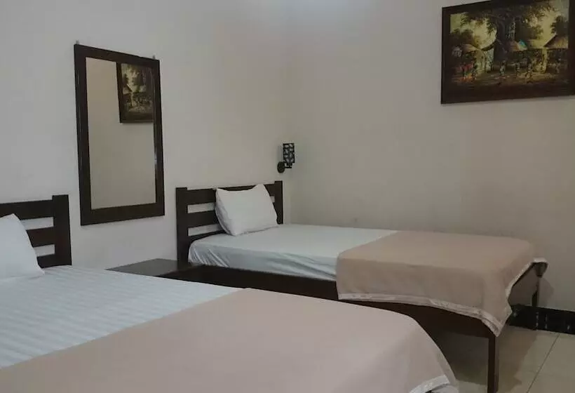 ホテル Catur Warga