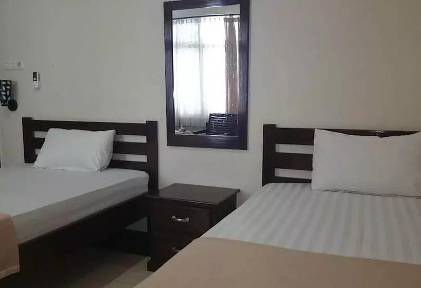 ホテル Catur Warga