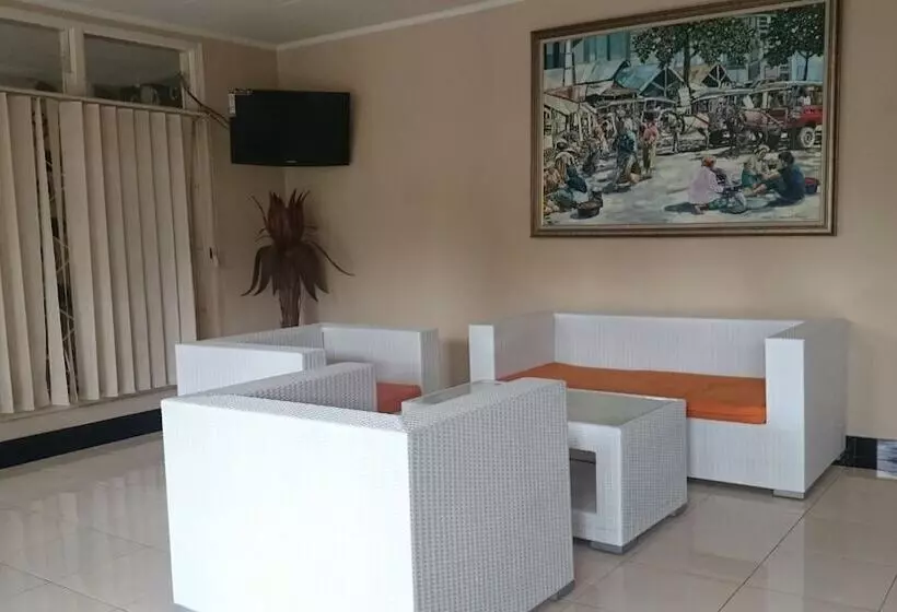 ホテル Catur Warga