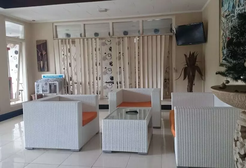 ホテル Catur Warga