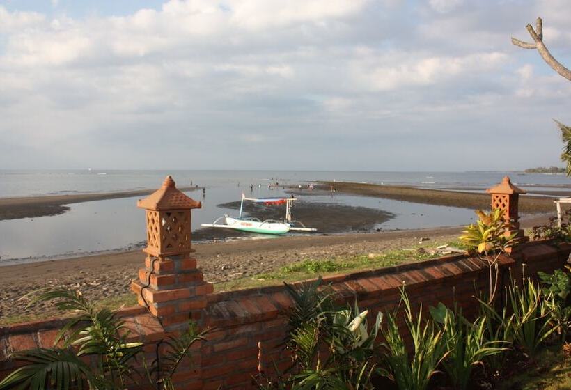 בית מלון כפרי Joglo On The Beach