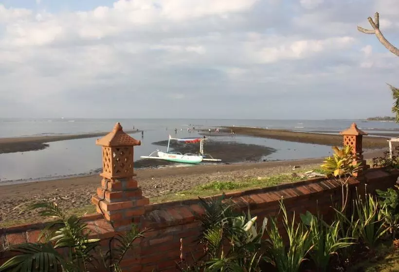 Hotel Joglo On The Beach