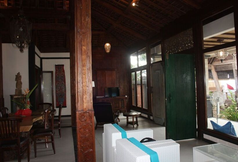 בית מלון כפרי Joglo On The Beach