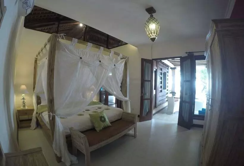 Hotel Joglo On The Beach