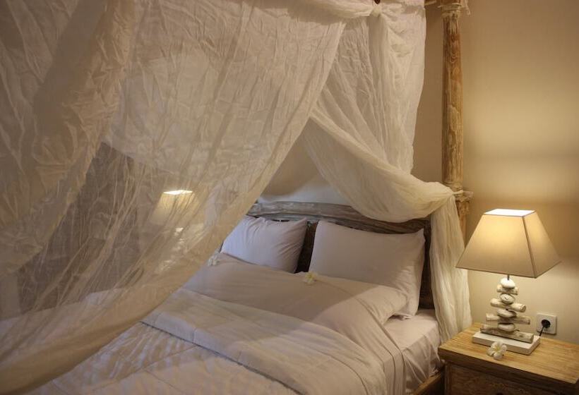 בית מלון כפרי Joglo On The Beach