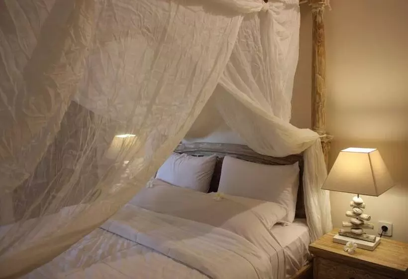 Hotel Joglo On The Beach