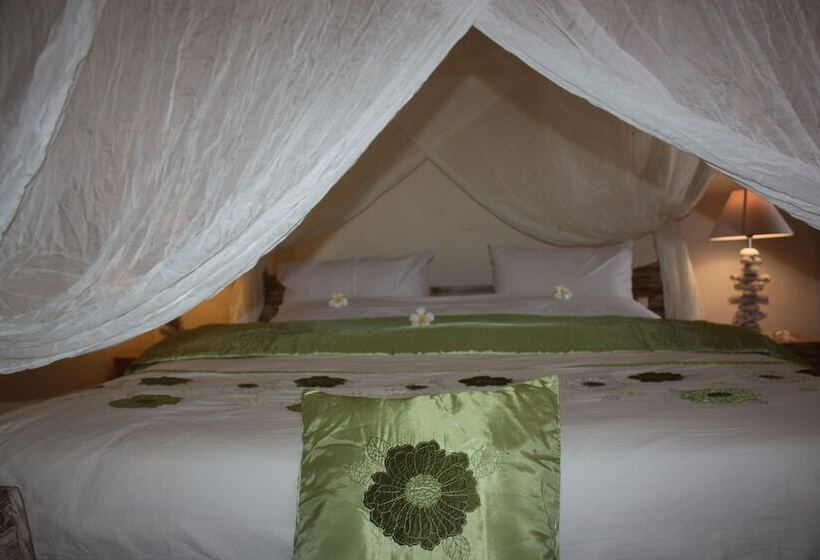 בית מלון כפרי Joglo On The Beach