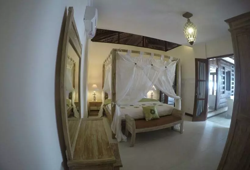 Hotel Joglo On The Beach