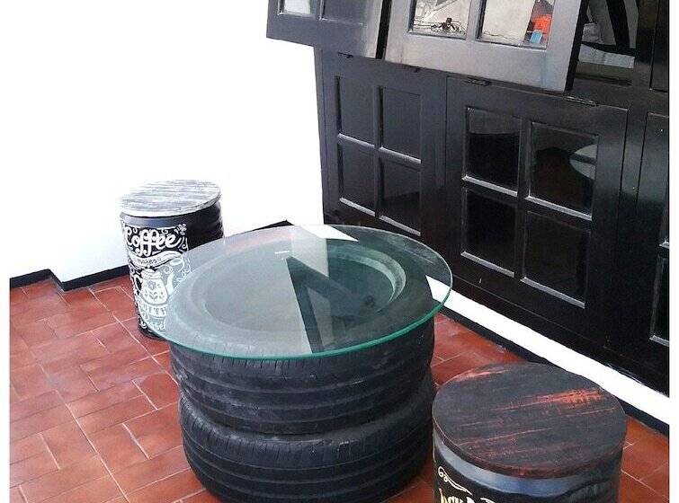 בית מלון כפרי Mess Inn Semarang