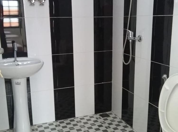 בית מלון כפרי Mess Inn Semarang