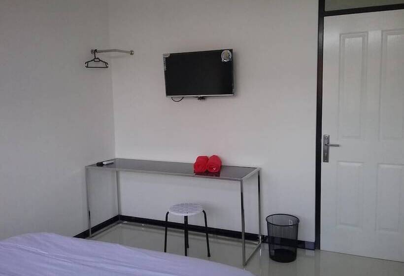 בית מלון כפרי Mess Inn Semarang