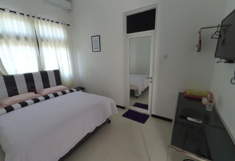 בית מלון כפרי Mess Inn Semarang