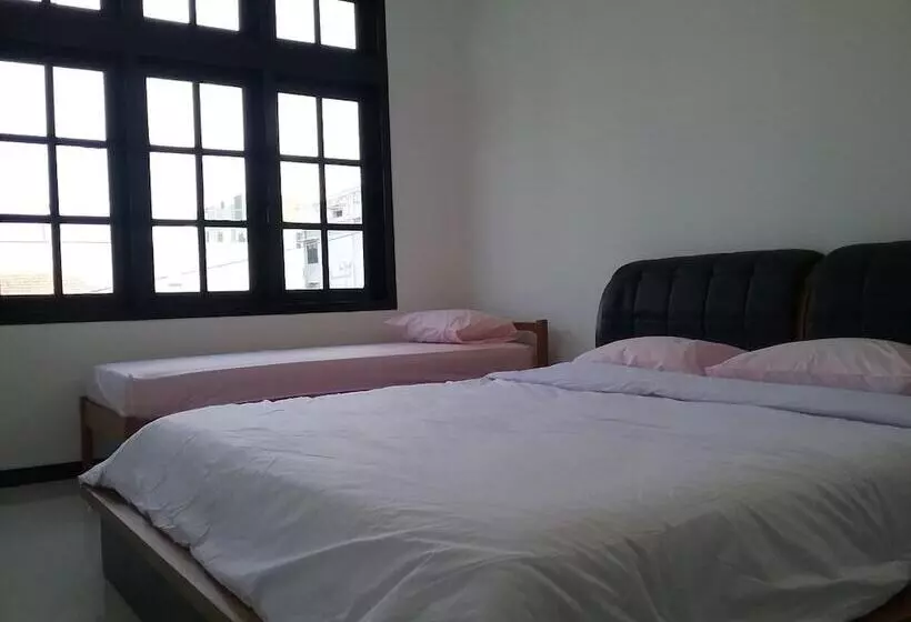 ホテル Mess Inn Semarang
