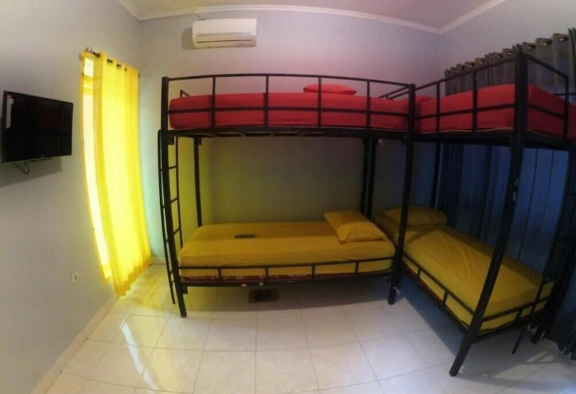 בית מלון כפרי Mess Inn Semarang