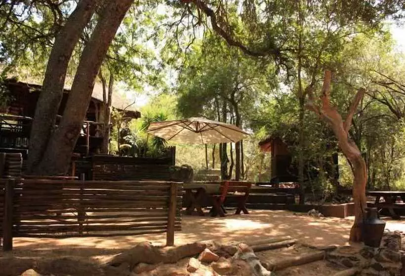 هتل Off Beat Safaris Bush Lodge