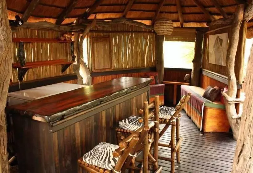 هتل Off Beat Safaris Bush Lodge