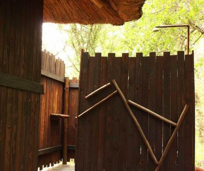 Отель Off Beat Safaris Bush Lodge