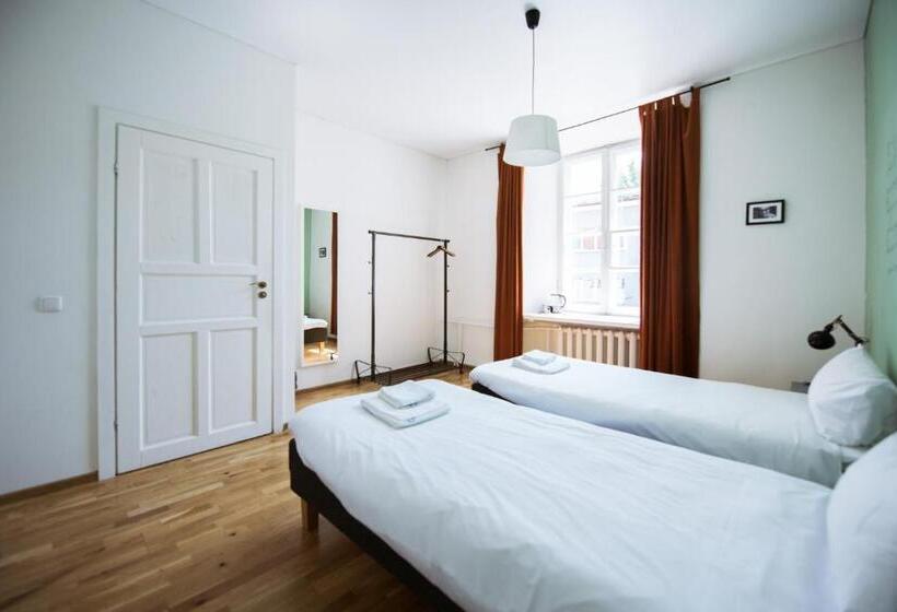 هتل Rooms And Suites At Bookinn B&b