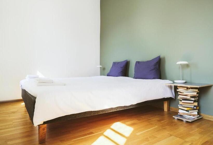 هتل Rooms And Suites At Bookinn B&b