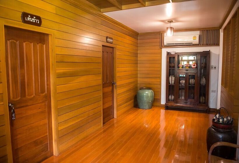 هتل Tree Home Plus Home Stay