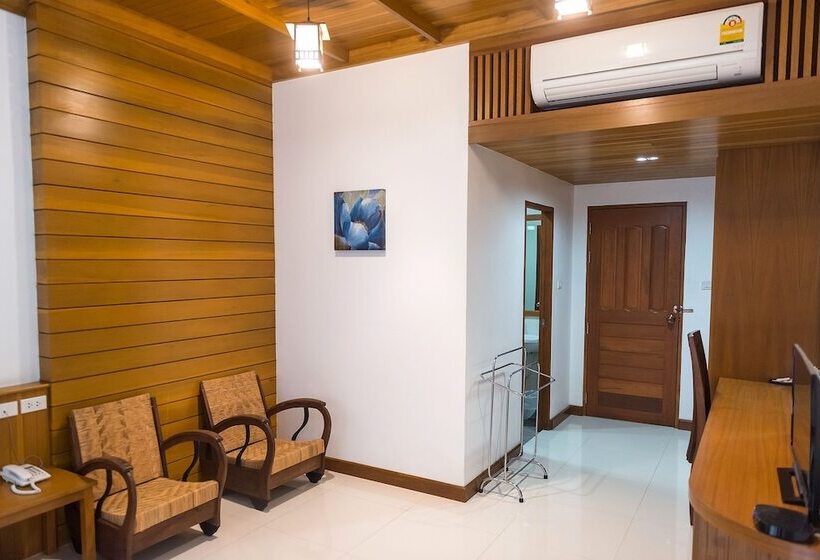 هتل Tree Home Plus Home Stay