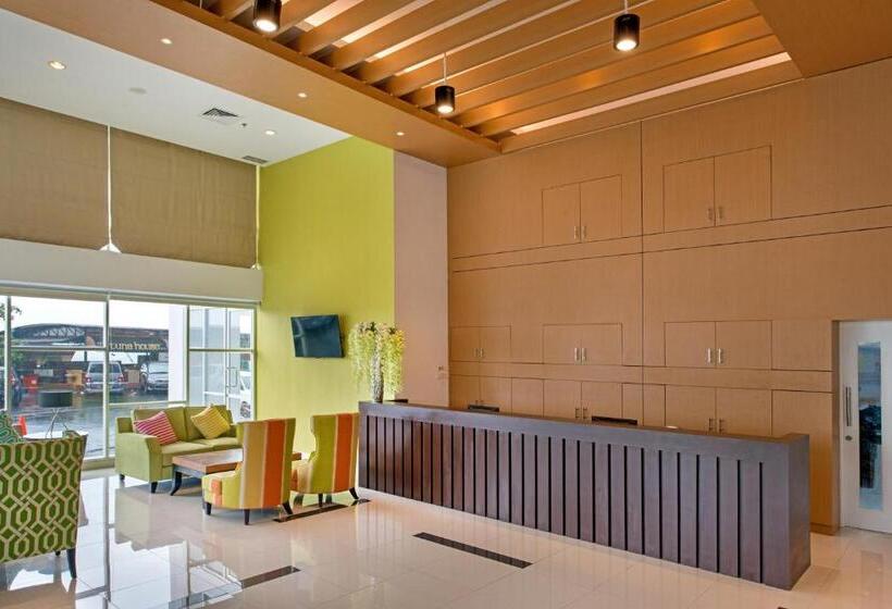 Whiz Prime Hotel Megamas Manado