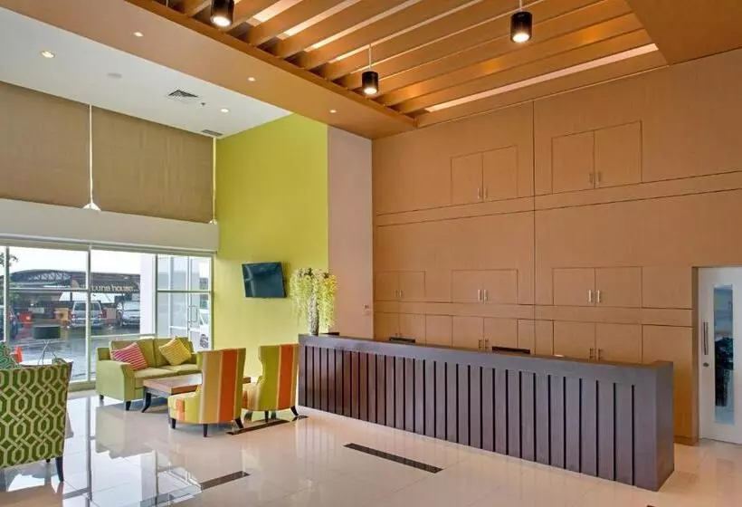 Whiz Prime Hotel Megamas Manado