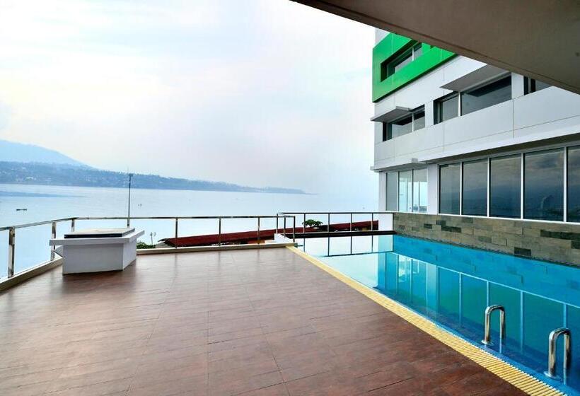 Whiz Prime Hotel Megamas Manado