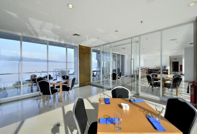 Whiz Prime Hotel Megamas Manado