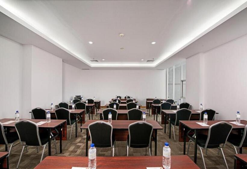 Whiz Prime Hotel Megamas Manado